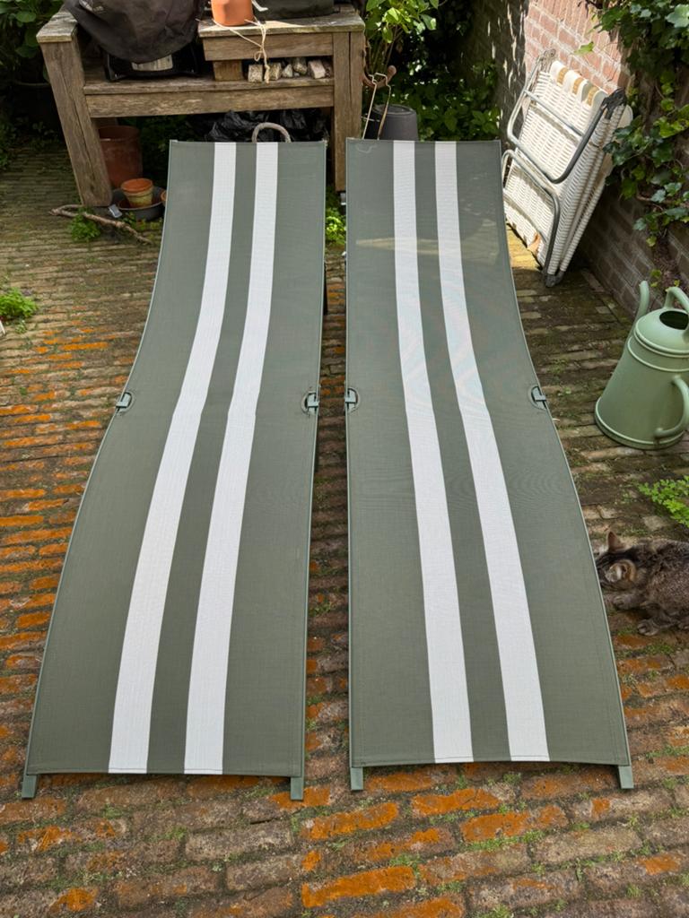 Twee ligstoelen voor tuin of terras, Tuin en Terras, Ligbedden, Ophalen, Zo goed als nieuw, Aluminium, Verstelbaar