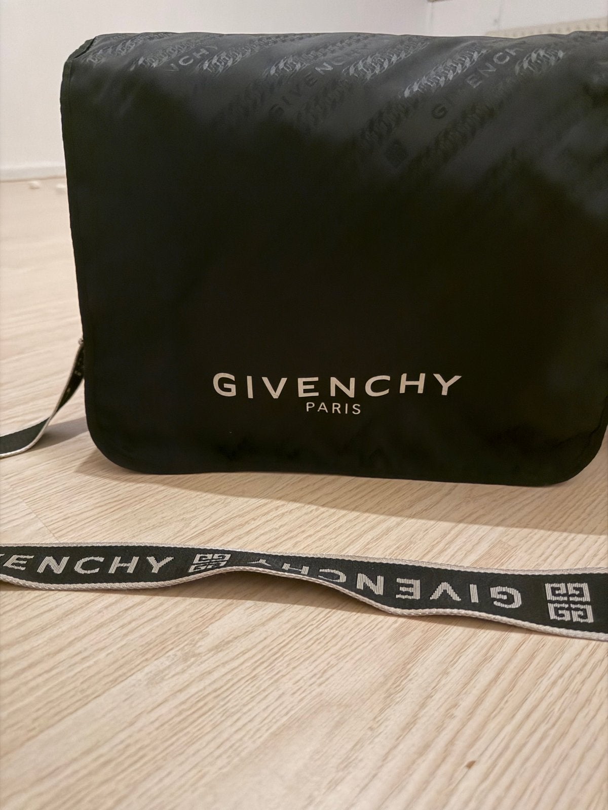 Givenchy luiertas met etuitje, Verzorgingstas, Overige merken, Zwart, Zo goed als nieuw