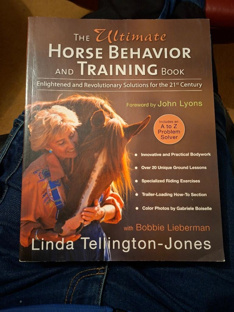 The Ultimate Horse Behavior and Training book, Boeken, Ophalen of Verzenden, Gelezen, Honden