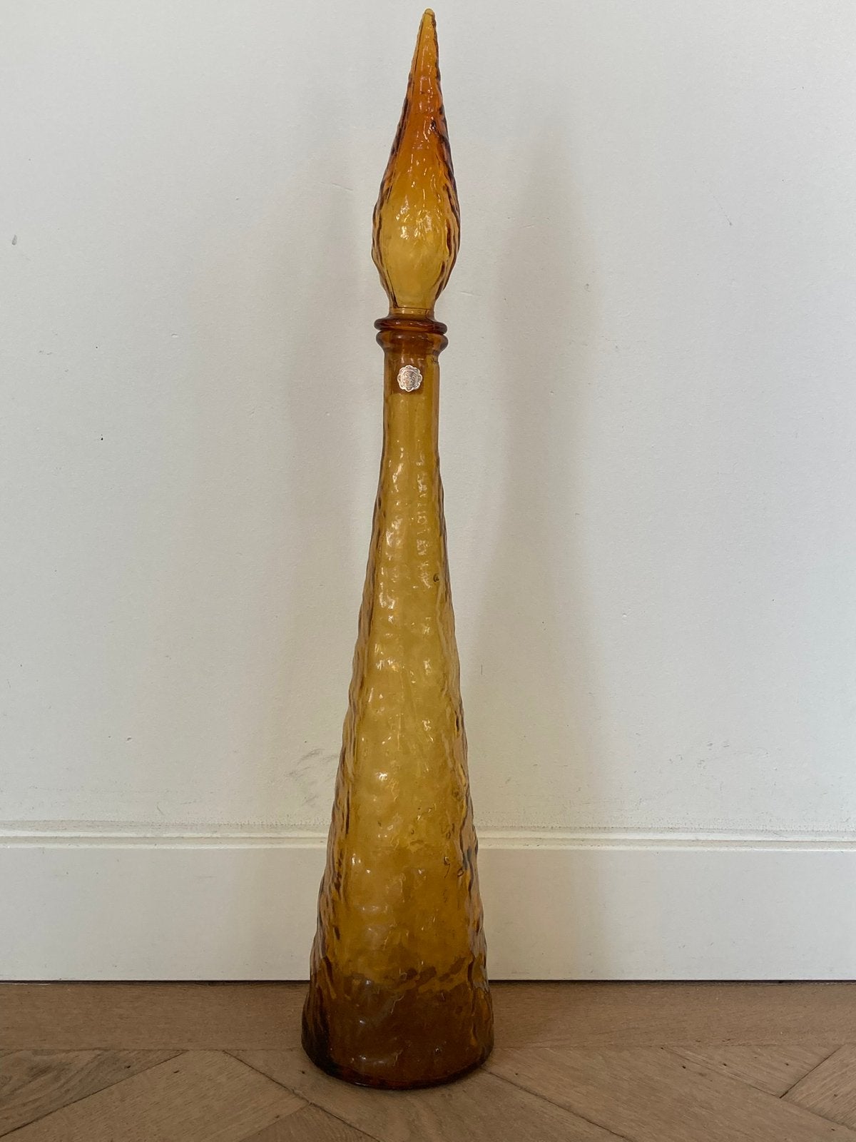 Empoli glazen karaf, iconisch model Genie amber kleur, 1970, Antiek en Kunst, Antiek | Glas en Kristal, Ophalen of Verzenden