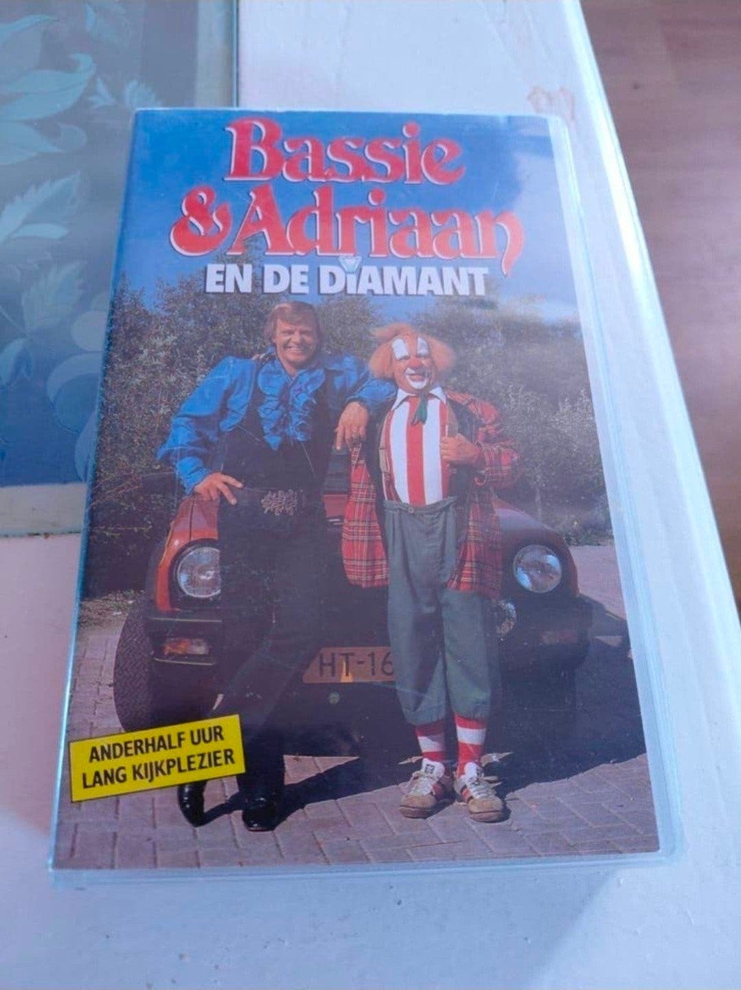 Bassie en Adriaan en de Diamant videoband. Bart smit sticker, Ophalen of Verzenden, Gebruikt, Serie, VHS