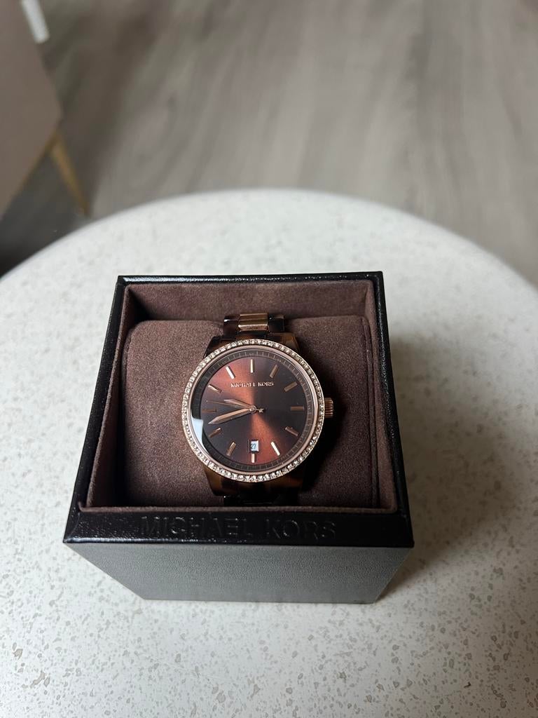 Michael Kors dameshorloge met strass en bruine band, Overige materialen, Bruin, Ophalen of Verzenden, Zo goed als nieuw