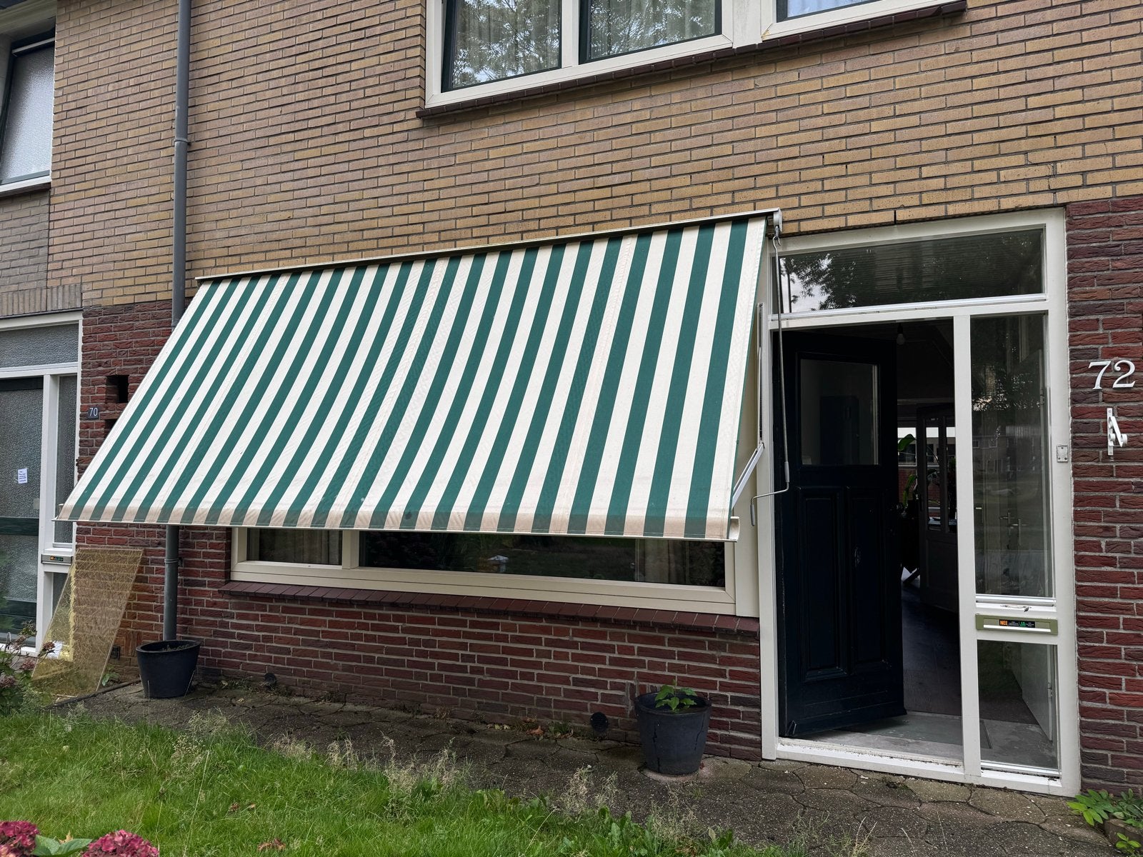 Zonnescherm groen/wit gestreept, Tuin en Terras, Zonneschermen, Ophalen, Gebruikt, 250 cm tot 450 cm, Uitvalscherm