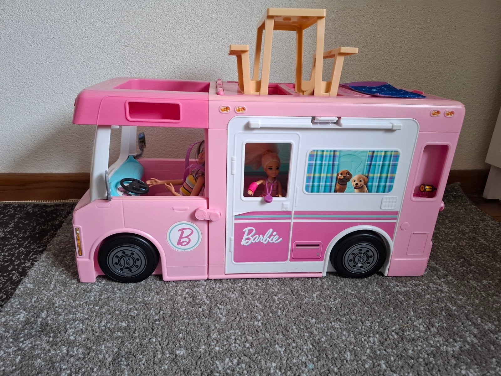 Barbie Camper met auto, boot en accessoires, Ophalen of Verzenden, Gebruikt, Meisje