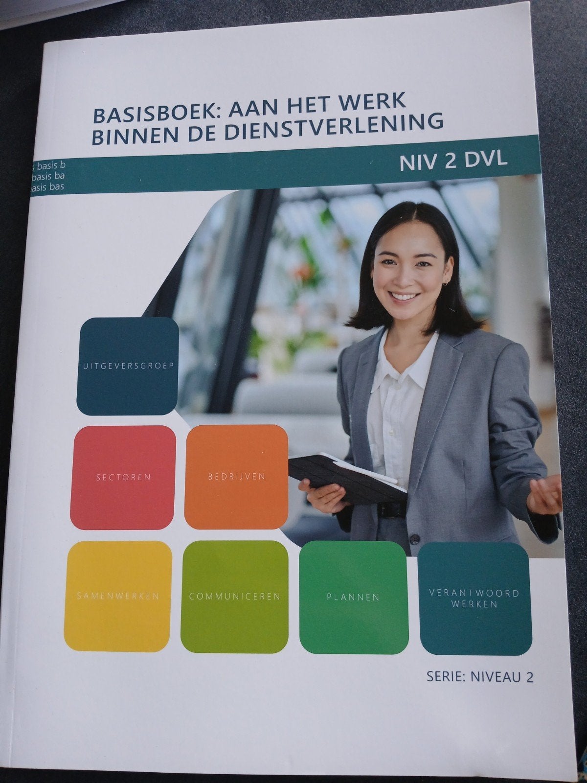 Basisboek: Aan het werk binnen de dienstverlening NIV 2 DVL, Nieuw, Ophalen of Verzenden, MBO, Gamma