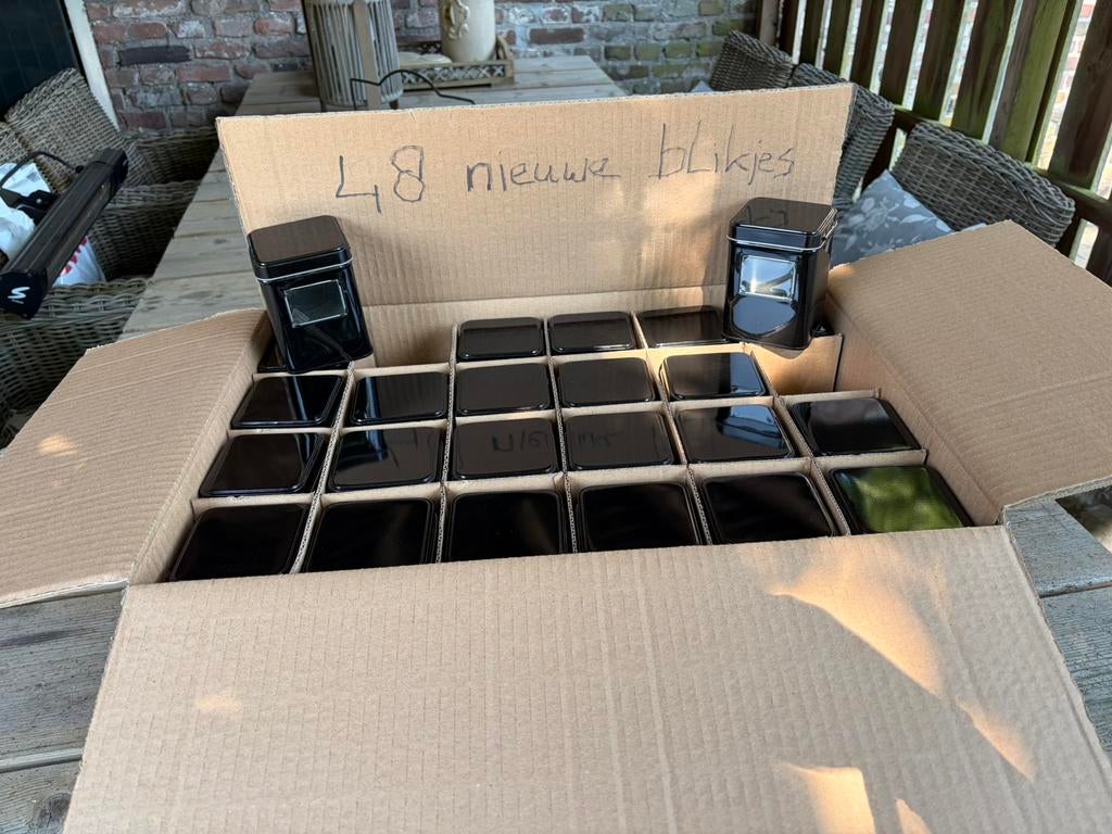 48 nieuwe zwarte blikjes met venster, Verzamelen, Blikken, Ophalen of Verzenden, Nieuw, Overige