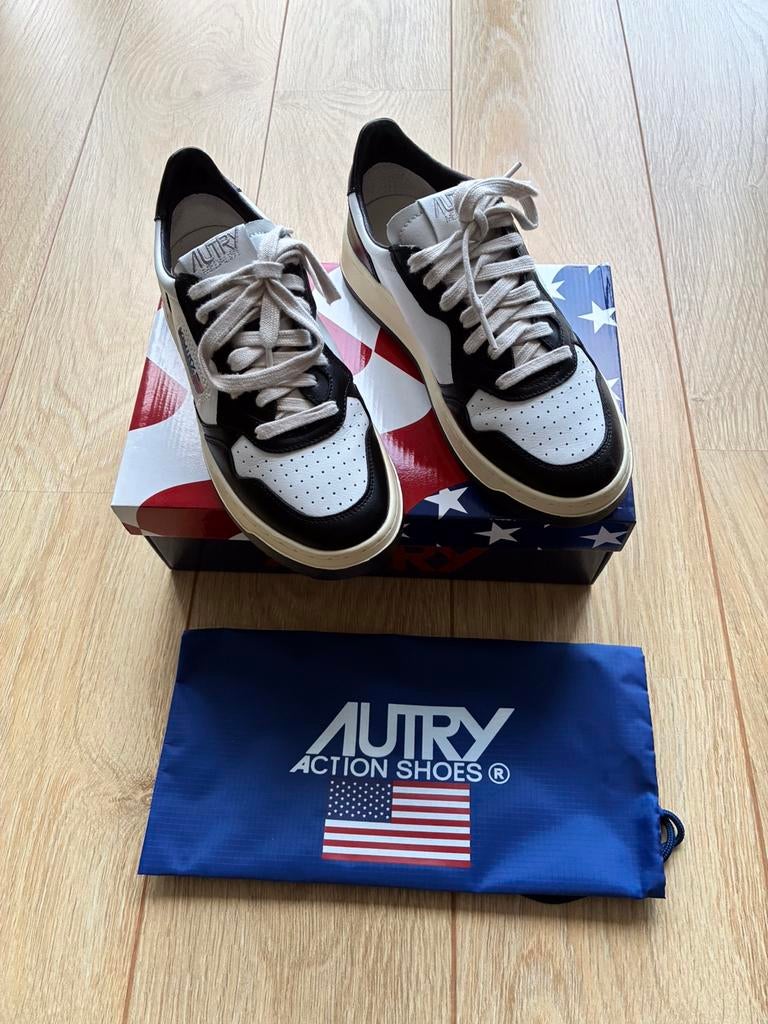 Autry medalist low sneakers maat 39 als nieuw!, Ophalen of Verzenden, Zo goed als nieuw, Sneakers of Gympen