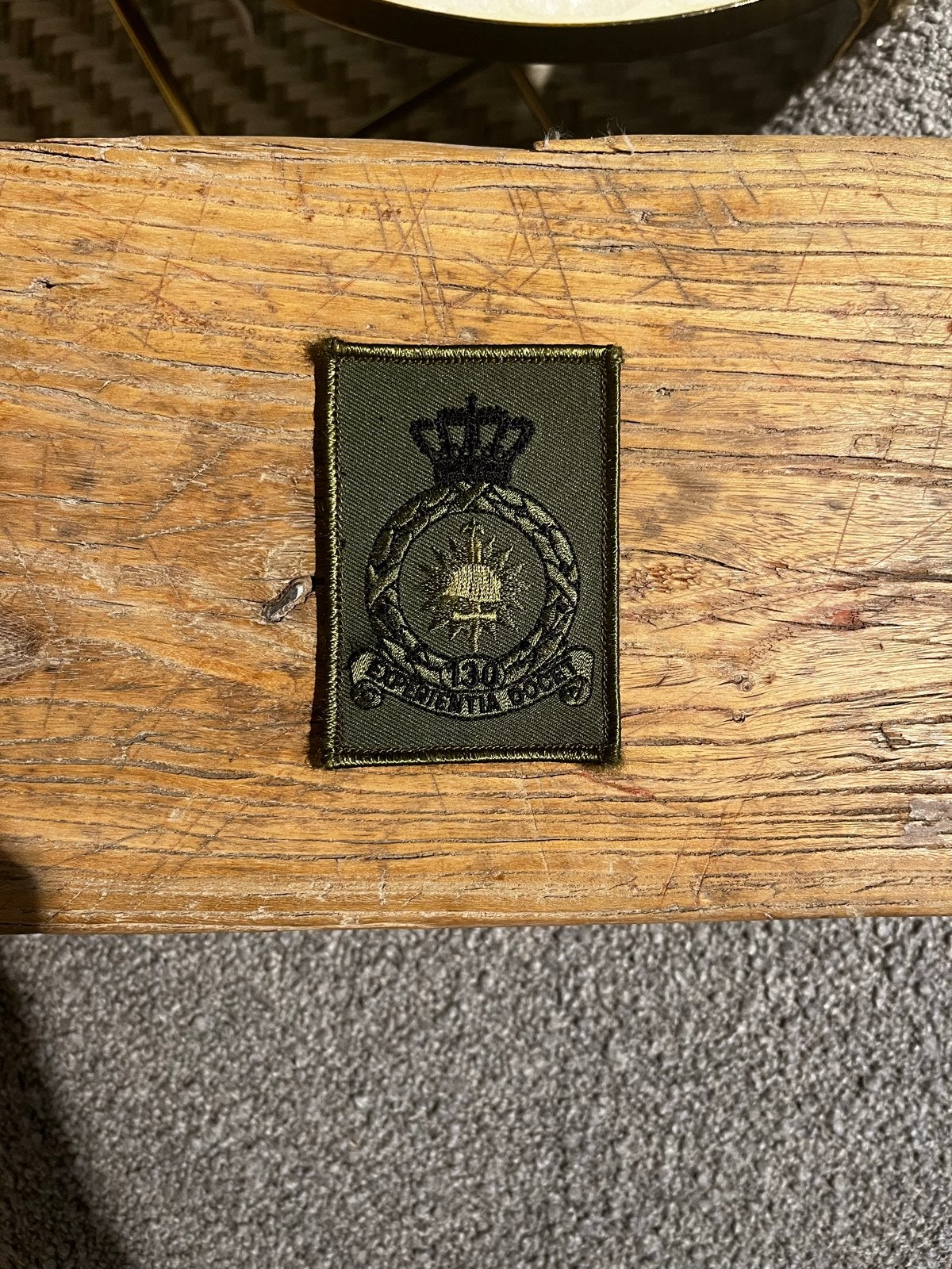 Embleem 130 Experientia Docet - Koninklijke Landmacht, Verzenden, Landmacht, Nederland, Embleem of Badge