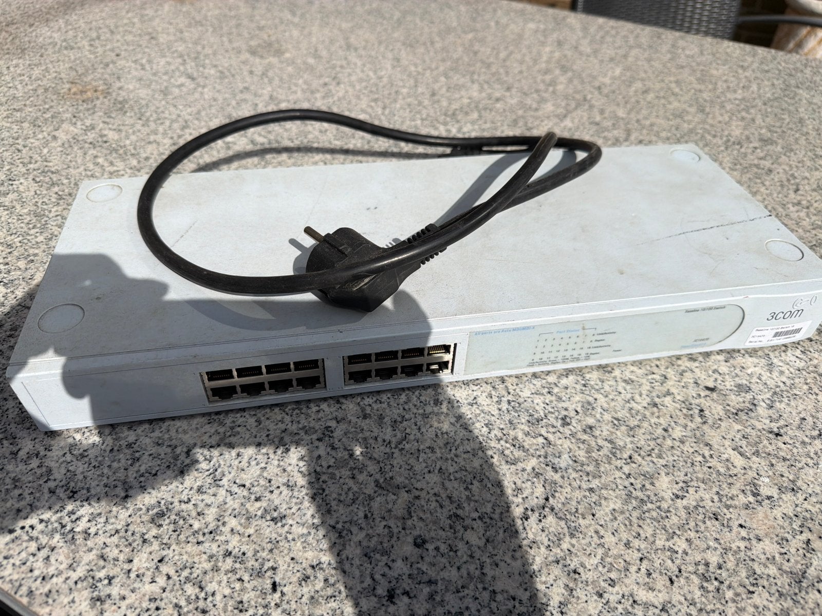 3Com Baseline 10/100 Switch 16 (3C16470), Ophalen of Verzenden, Gebruikt