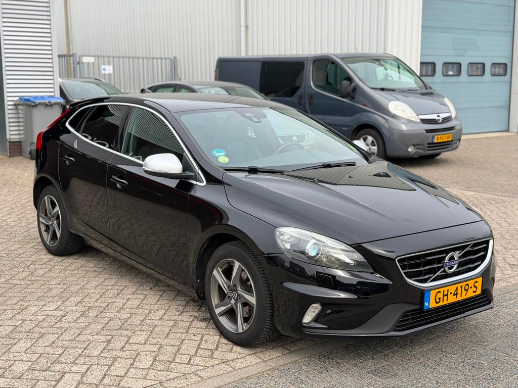 Volvo V40 2.0 D2 R-Design XENON/NAVI/CRUISE/HALF-LEDER/DEALE, Auto's, Volvo, Voorwielaandrijving, Gebruikt, 4 cilinders, 1969 cc