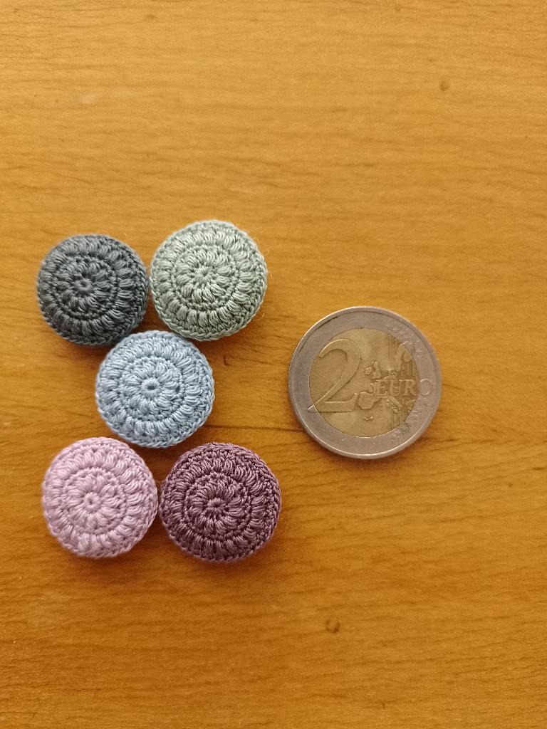1:24 miniatuur ronde kussentjes gehaakt voor poppenhuis, Verzamelen, Poppenhuizen en Toebehoren, Ophalen of Verzenden, Nieuw, Textiel