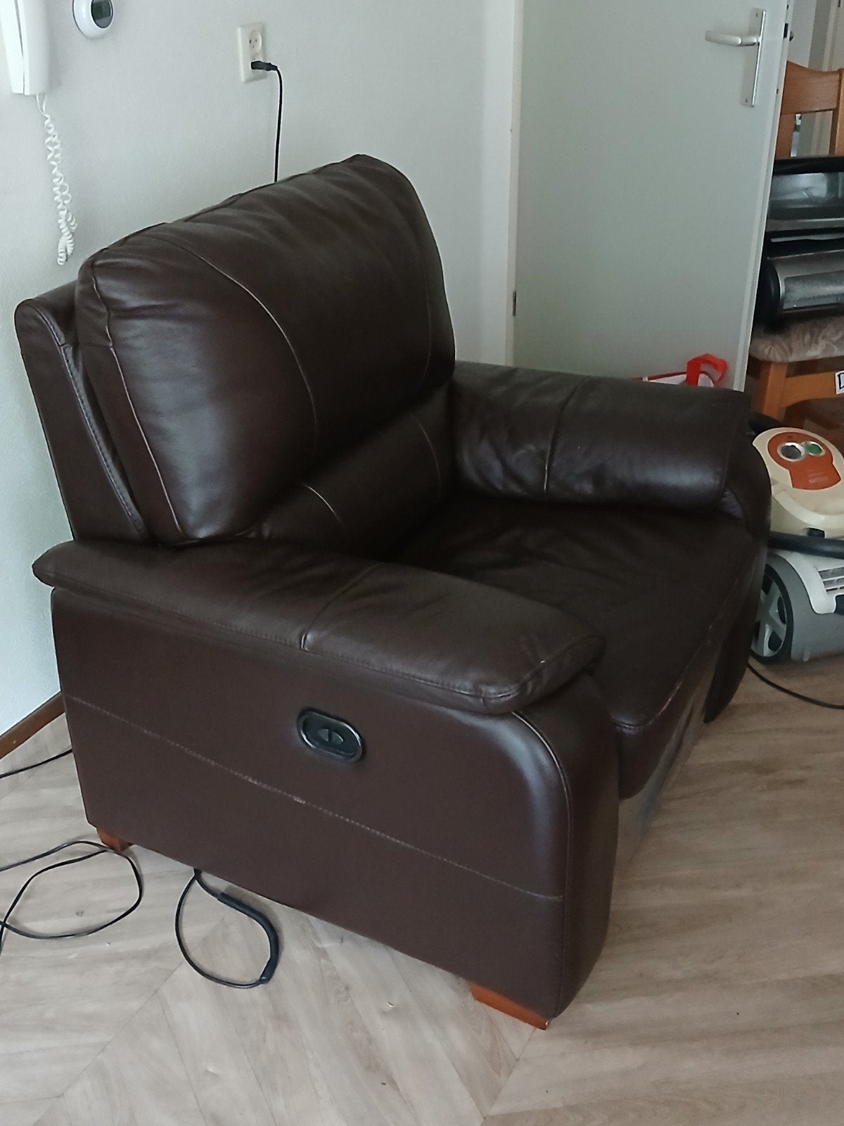 Comfortabele bruine leren relaxfauteuil met voetensteun, Ophalen, Gebruikt, Bruin, Modern, Comfort
