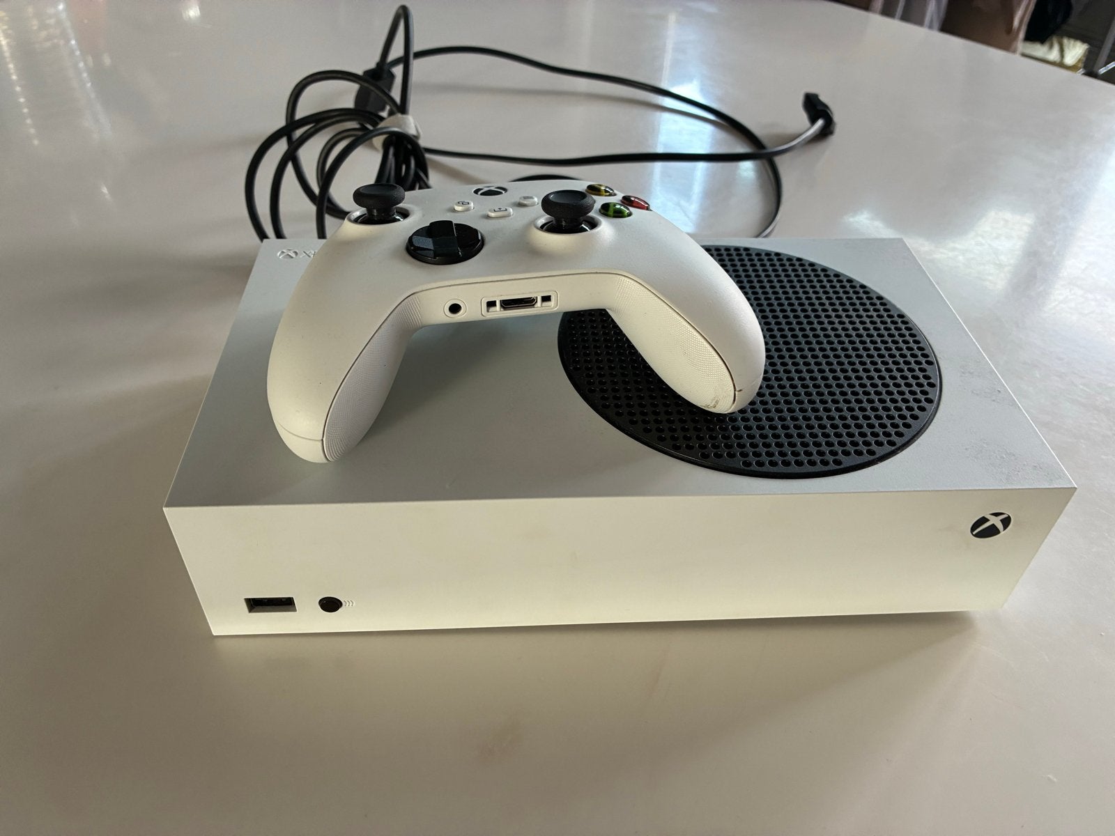 Xbox Series S met controller en kabels, Spelcomputers en Games, Spelcomputers | Xbox Series X en S, Ophalen, Zo goed als nieuw