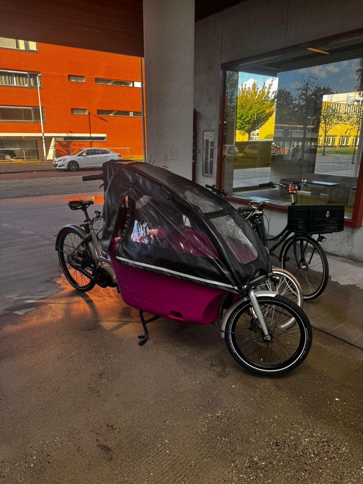 Dolly Family Max Drive 600wh Grijs/fuchsia bak, Gebruikt, Elektrisch, 2 kinderen, Schijfrem