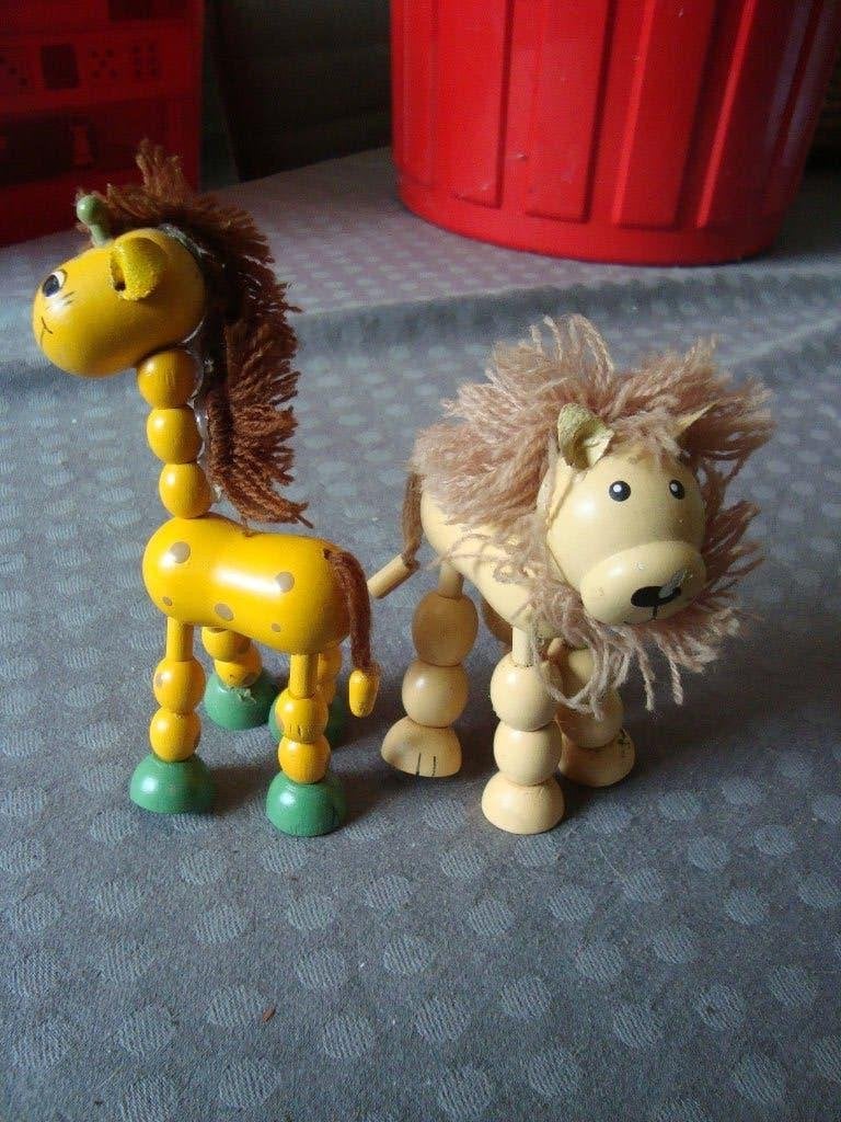Giraffe en leeuw, Ophalen of Verzenden, Zo goed als nieuw