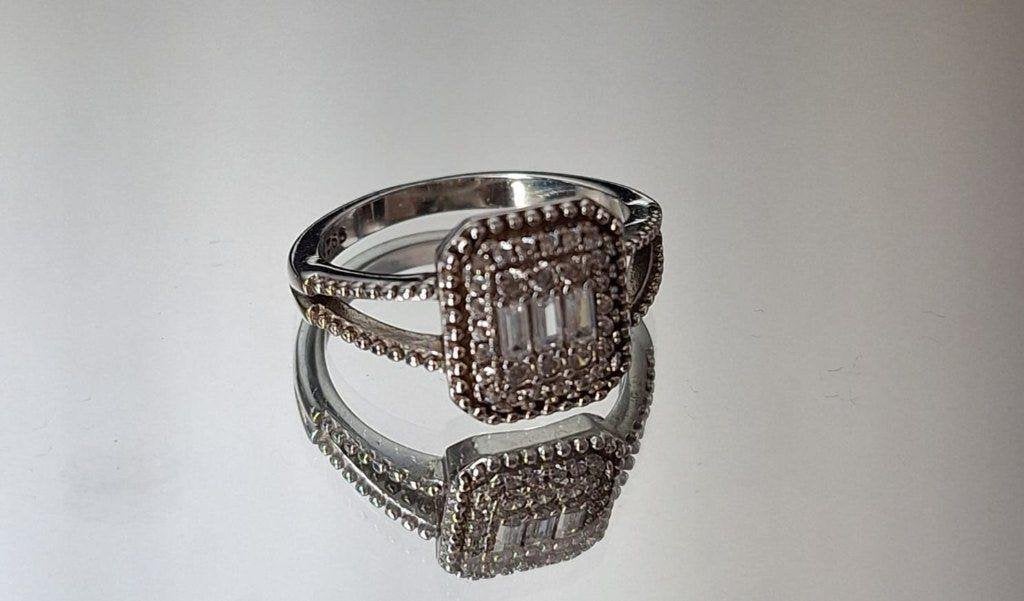 925 Zilveren Ring met Zirkonia's – Halo Design, Zilver en edelstenen, Vagif.hamidov@hotmail.com, Nieuw, Ophalen of Verzenden