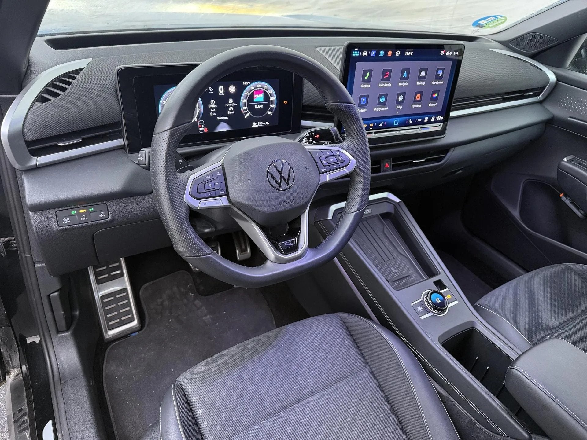 Volkswagen T-Roc 1.5 eTSI R-Line (bj 2026, automaat), Automaat, 1374 kg, 150 pk, Zwart