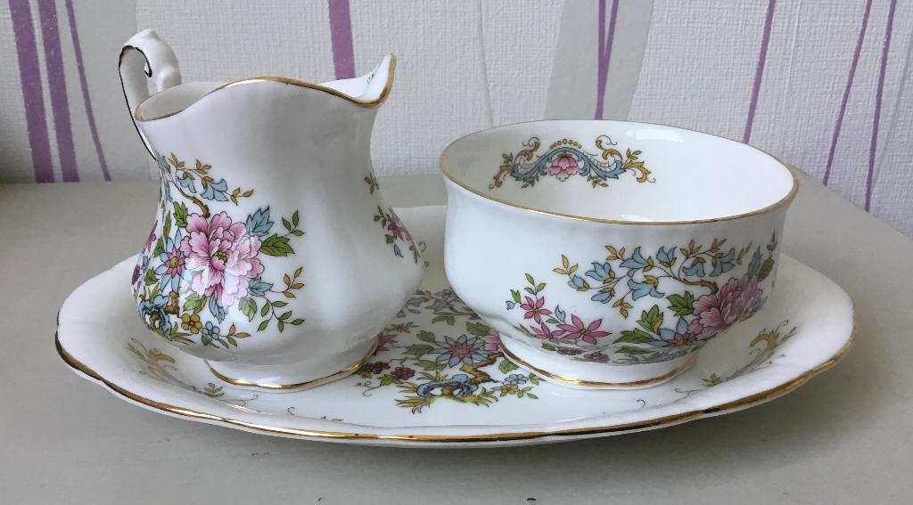 Suiker- en melksetje Royal Standard Bone China Mandarin, Overige typen, Ophalen of Verzenden, Zo goed als nieuw, Overige stijlen