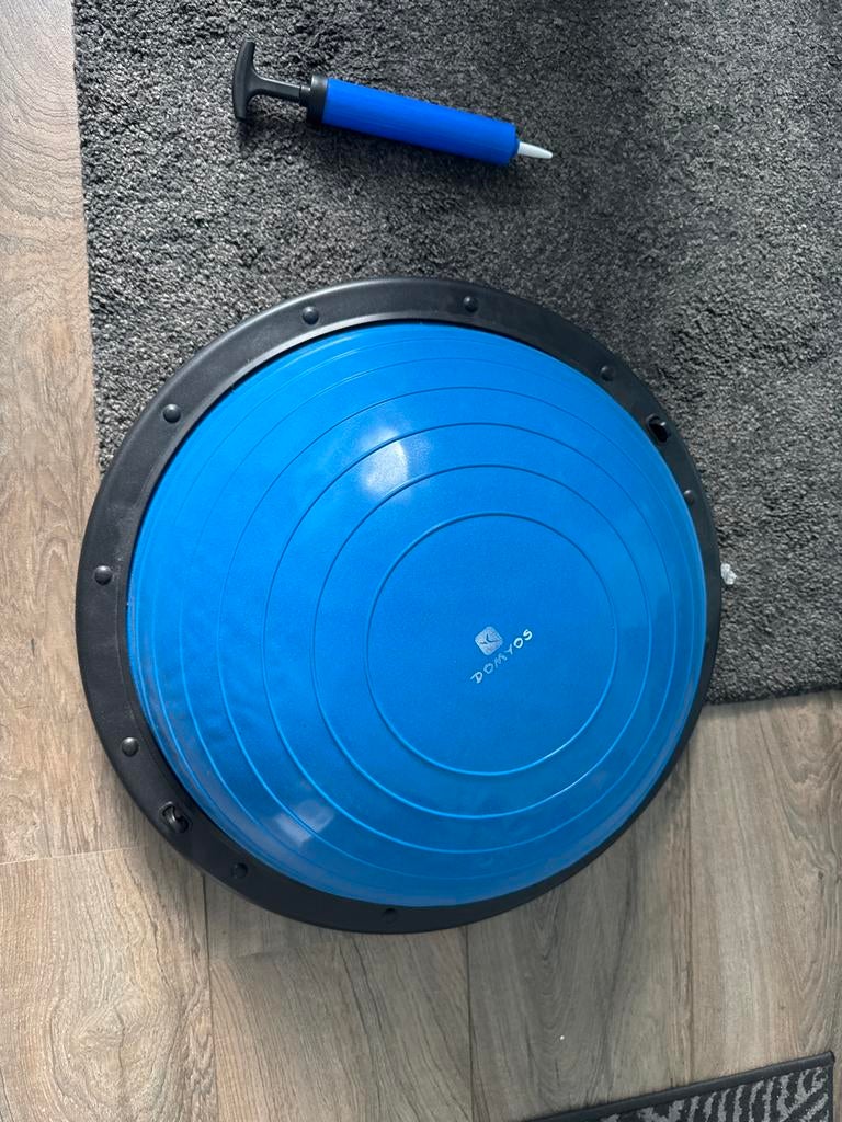 Bosu bal met pomp - in goede staat, Sport en Fitness, Fitnessmaterialen, Ophalen, Zo goed als nieuw, Buik, Balansbord