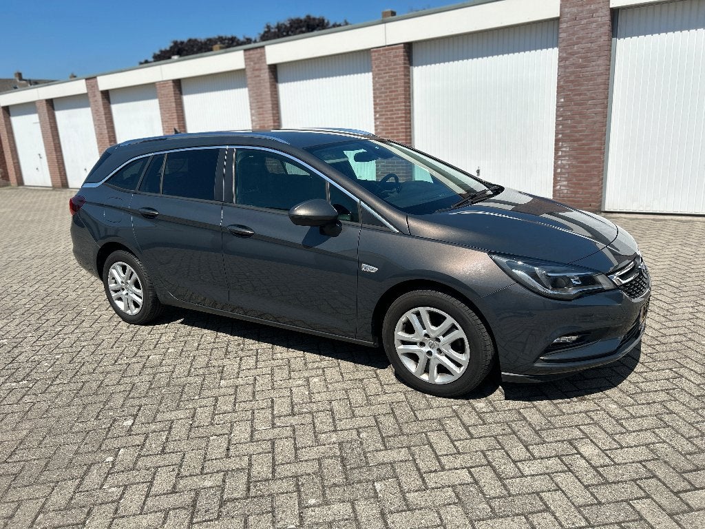 Opel Astra 1.4 Turbo 110KW 150PK Sports Tourer 2016 Grijs, Auto's, Stof, 4 cilinders, USB, Origineel Nederlands