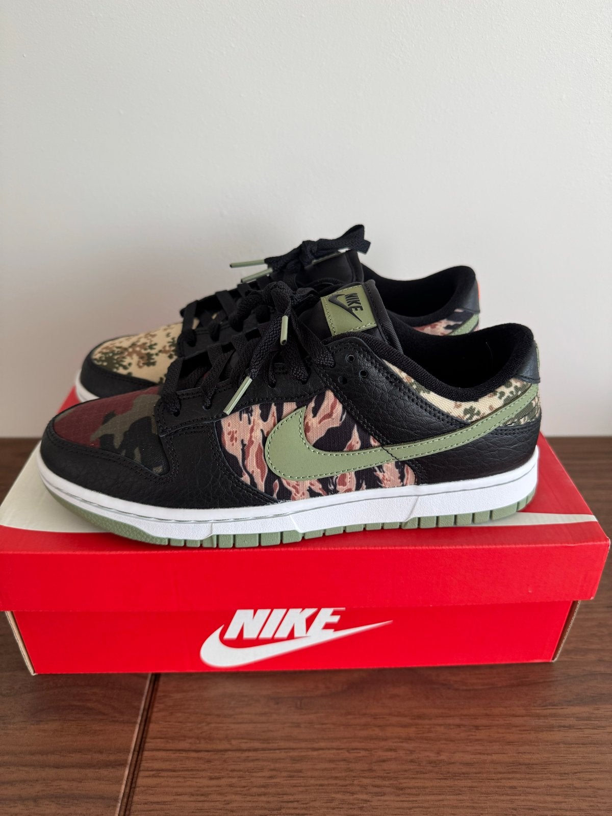 Nike Dunk Low 'Crazy Camo' - Maat 42 - Nieuw met bon, Ophalen of Verzenden, Nieuw, Overige kleuren, Sneakers of Gympen