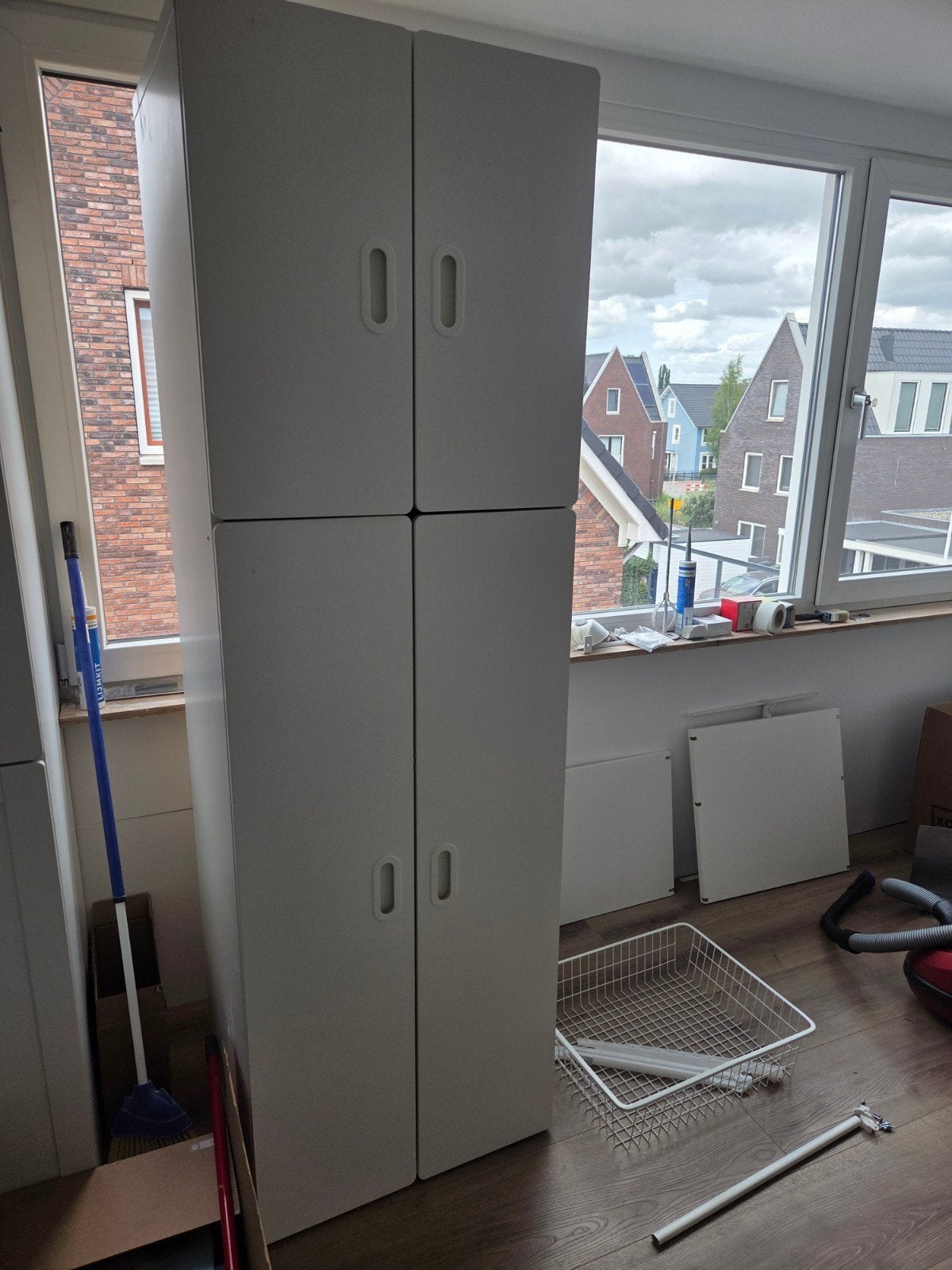 IKEA Stuva Kast (wit) met 3 planken, draadmand en roede, Ophalen, Gebruikt, Met plank(en), 50 tot 100 cm