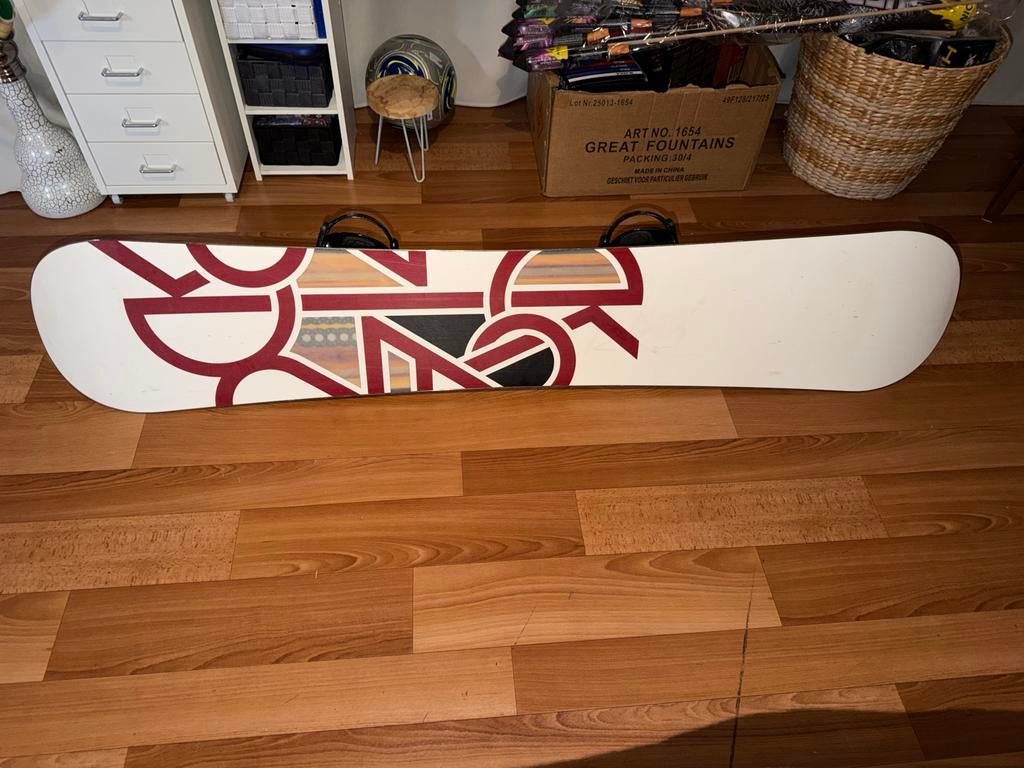 Snowboard met K2 bindingen - Zo goed als nieuw, Sport en Fitness, Ophalen of Verzenden, Gebruikt, Board