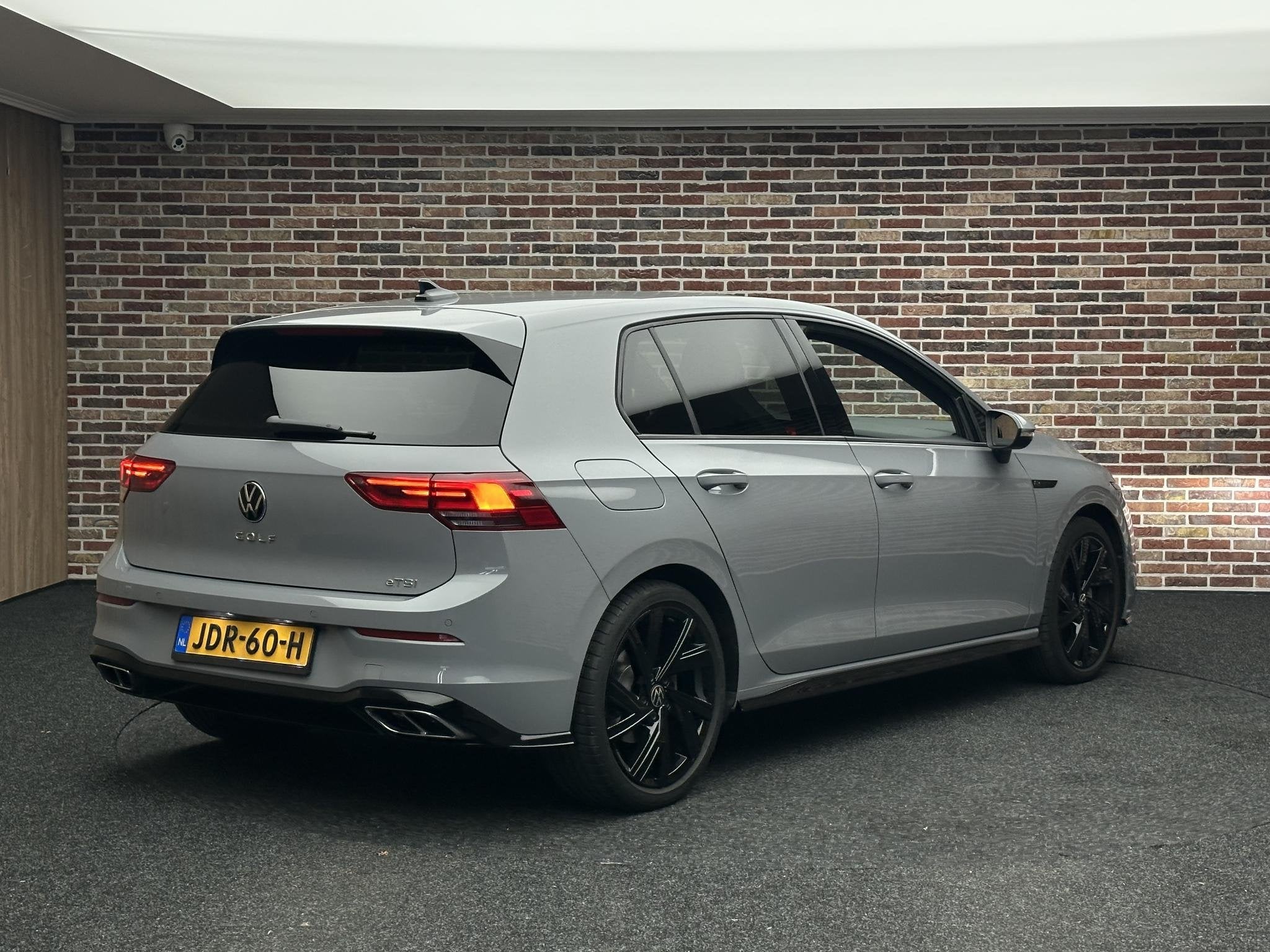 Volkswagen Golf 1.5 eTSI R-Line Dodehoek herkenning | Camera, Auto's, Stof, 4 cilinders, 150 pk, Bedrijf