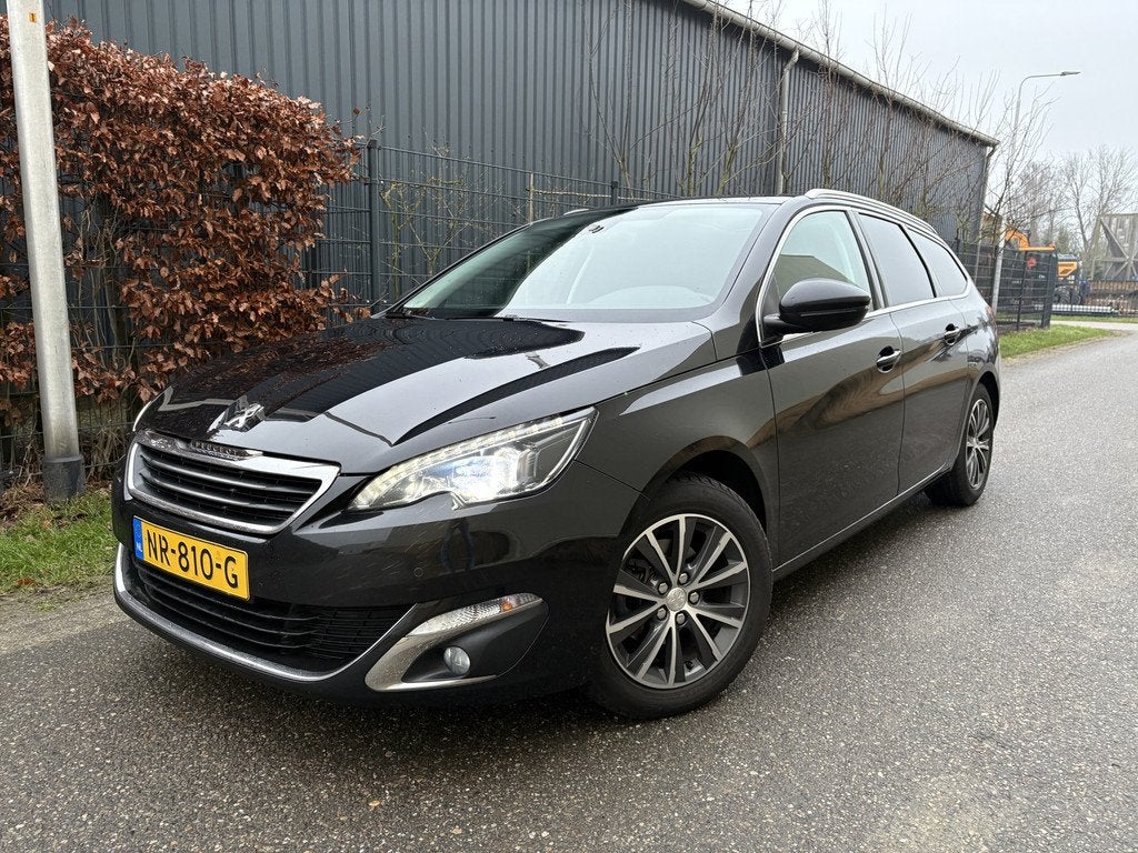 Peugeot 308 SW 1.2 PureTech Blue Lease Premium / LEER / XENO, Voorwielaandrijving, Gebruikt, Euro 6, 1199 cc