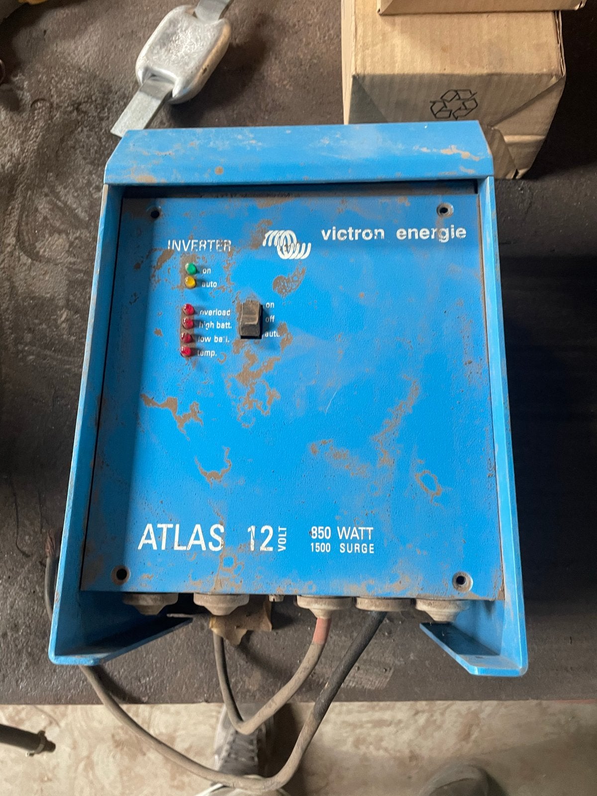 Victron Energie Atlas 12V 850W Omvormer, Ophalen of Verzenden, Gebruikt