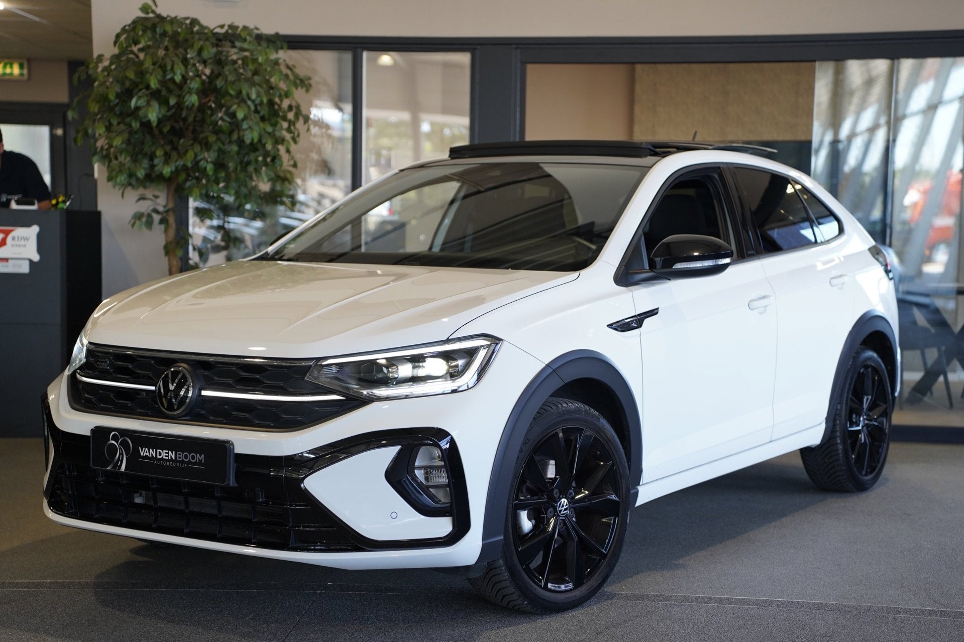 Volkswagen Taigo 1.0 TSI 2x R-Line DSG Pano IQ Matrix Led Ca, Auto's, Gebruikt, Wit, Origineel Nederlands, Bedrijf
