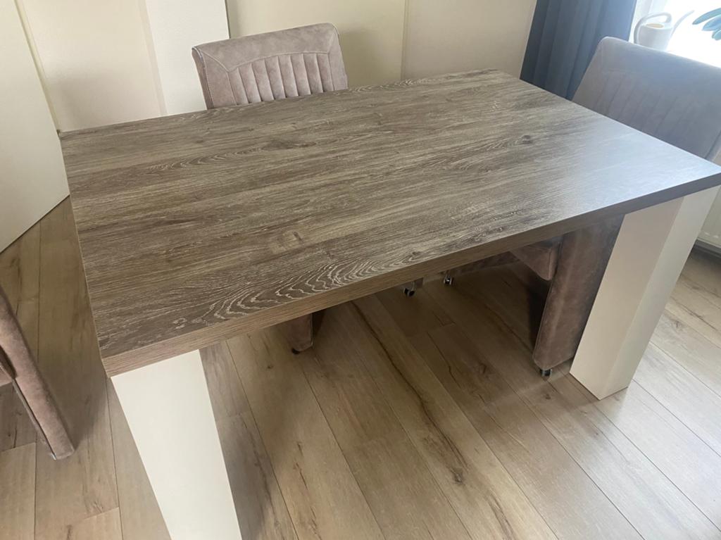 Tafel met stoelen, Ophalen