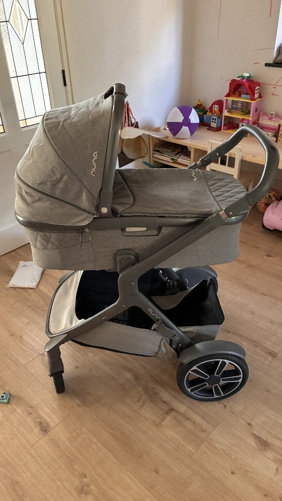 Kinderwagen Nuna Demi Grow grijs met vele extra's, Kinderen en Baby's, Kinderwagens en Combinaties, Zo goed als nieuw, Verstelbare duwstang