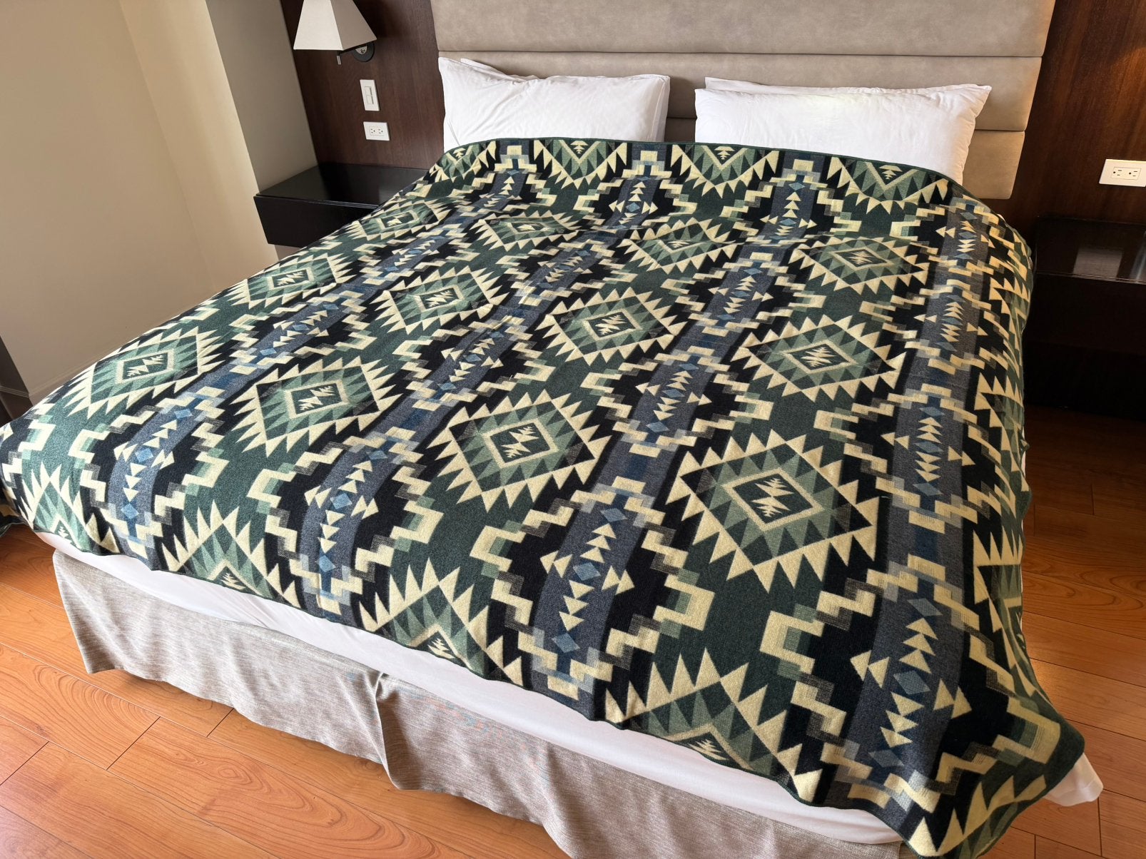 Groot nieuw Alpaca kleed (blauw-grijs-zwart)., 195 cm, Wol, Nieuw, Ophalen of Verzenden
