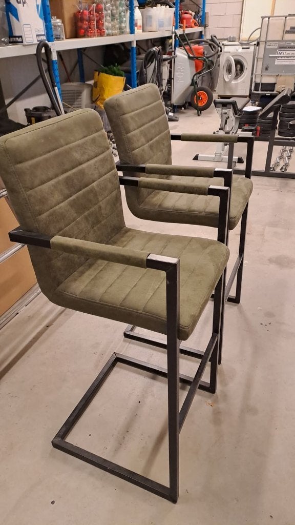twee barkrukken olijfgroen, Huis en Inrichting, Ophalen, Zo goed als nieuw, 90 cm of meer, Metaal