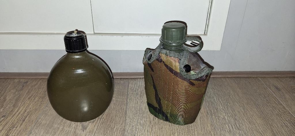 Militaire Veldflessen 2 stuks, Ophalen of Verzenden, Landmacht, Nederland, Overige typen