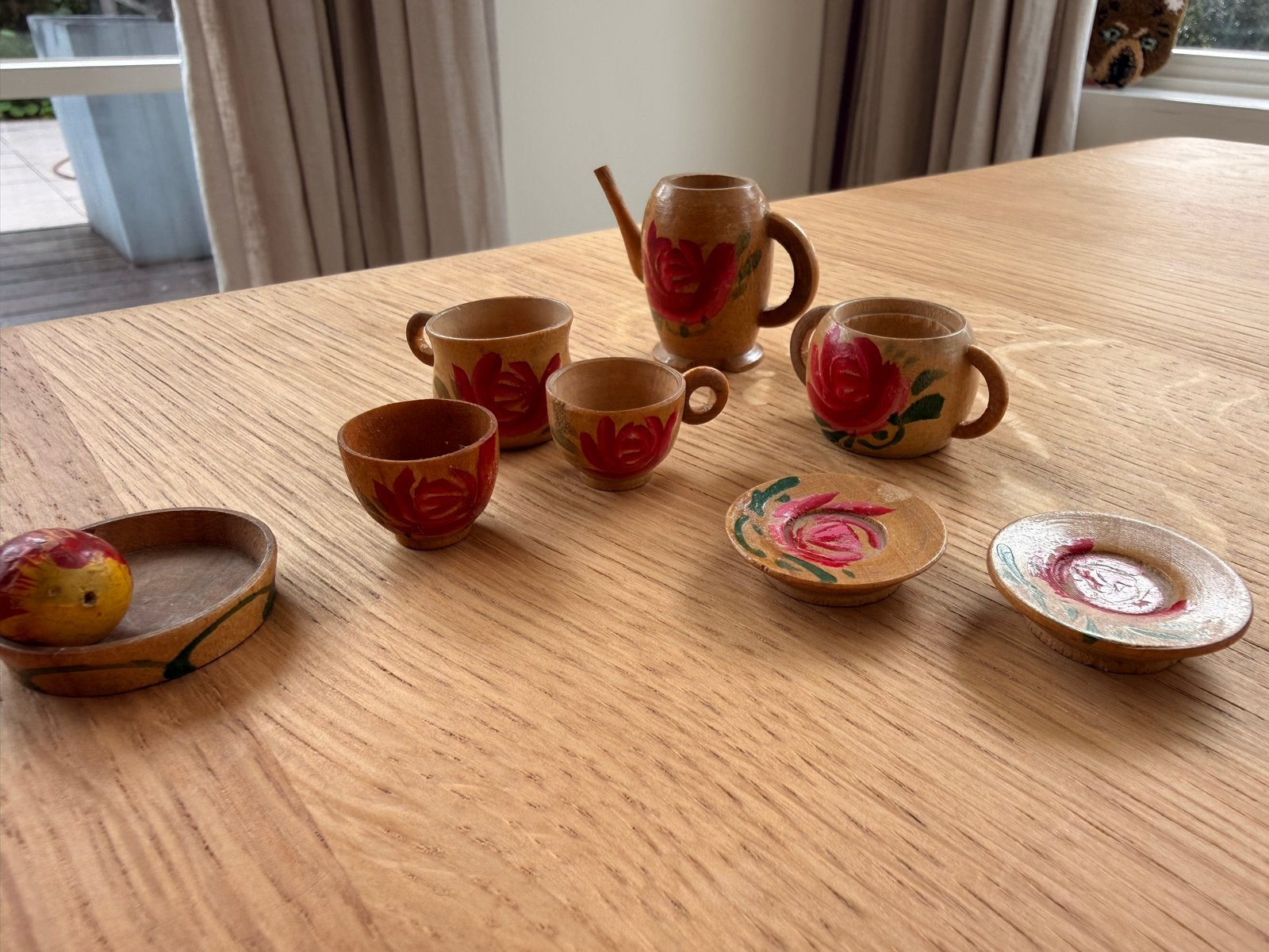 Vintage houten poppenhuisstoeltjes en theeserviesje, Ophalen of Verzenden, Gebruikt, Meubelstuk of Keukentje