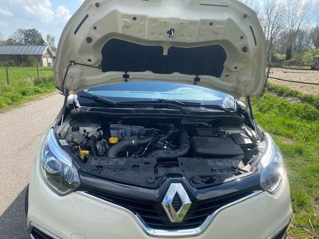 Foto 3 van Renault Captur 1.2 TCE 120 EDC 2014 Wit
