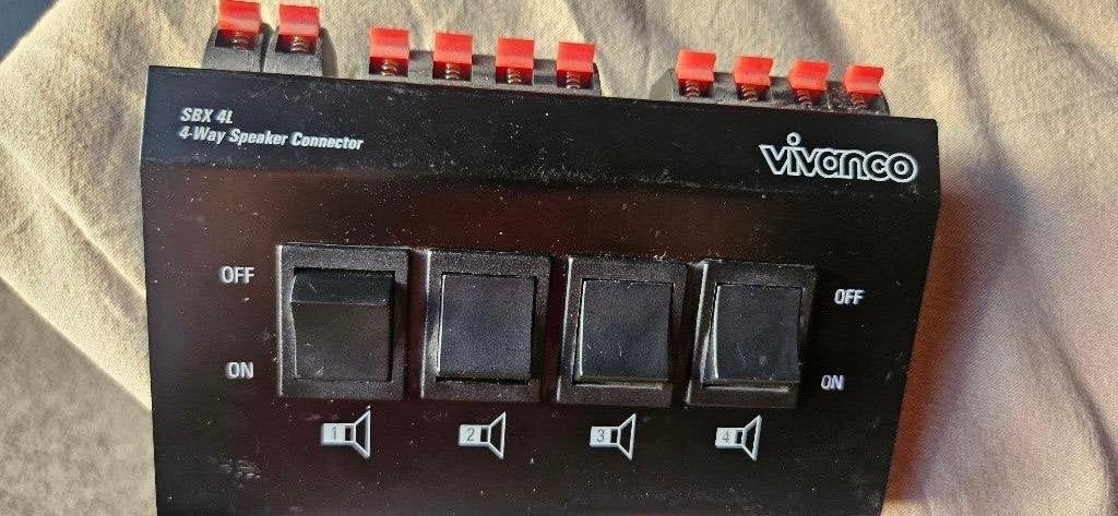 Vivanco SBX 4L 4 weg speaker Schakel systeem Stereo, Ophalen of Verzenden, Zo goed als nieuw