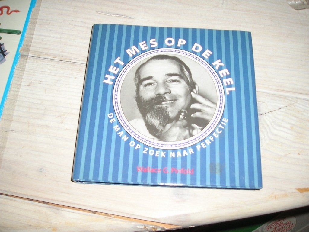 Walter G. Pinfold - Het mes op de keel, Ophalen of Verzenden, Zo goed als nieuw, Walter G. Pinfold