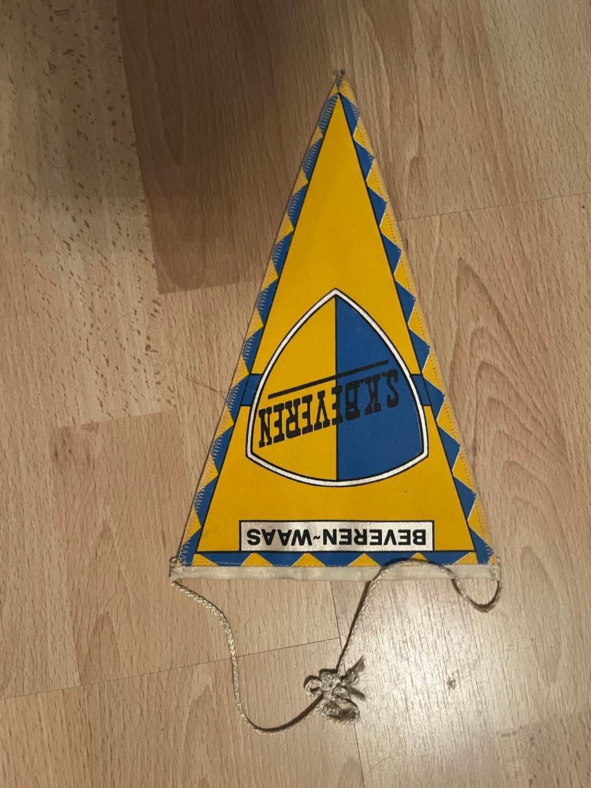OUDER VAANTJE SK BEVEREN WAAS, Ophalen of Verzenden, Zo goed als nieuw, Buitenlandse clubs, Vaantje of Sjaal