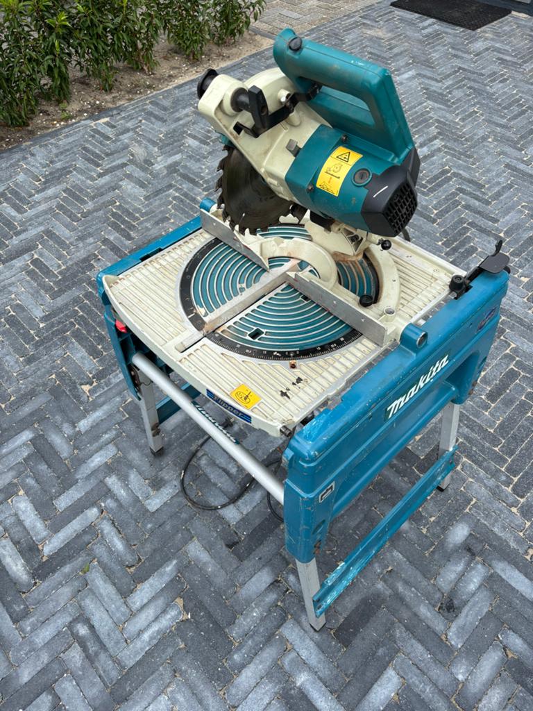 Makita LF1000 Afkort- en Tafelzaag, Doe-het-zelf en Verbouw, Ophalen, Gebruikt, 70 mm of meer, Afkortzaag