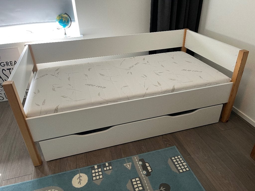 Juniorbed Petit Améli 160 x 80 cm, Kinderen en Baby's, Kinderkamer | Bedden, Zo goed als nieuw, 140 tot 160 cm, 70 tot 85 cm, Matras