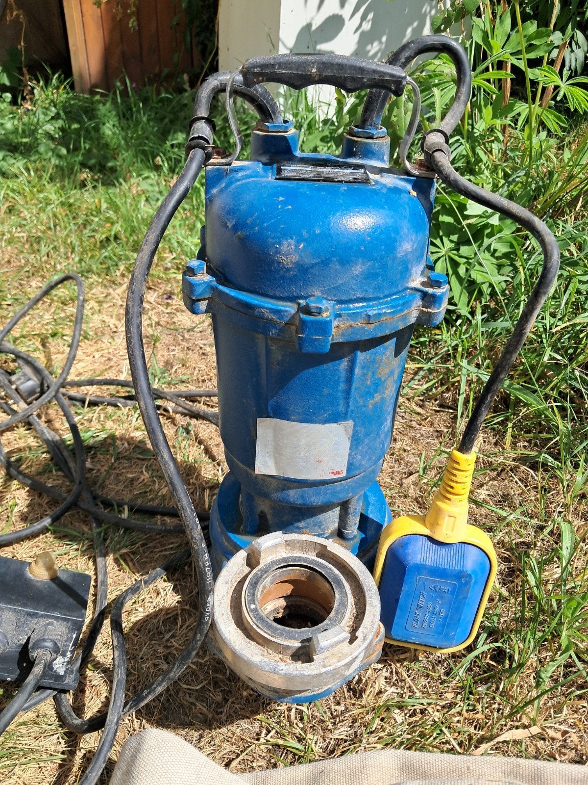Vuilwaterpomp 10.000L/u met 20m slang en vlotter, gietijzer, Ophalen, Gebruikt, Elektrisch, Dompelpomp