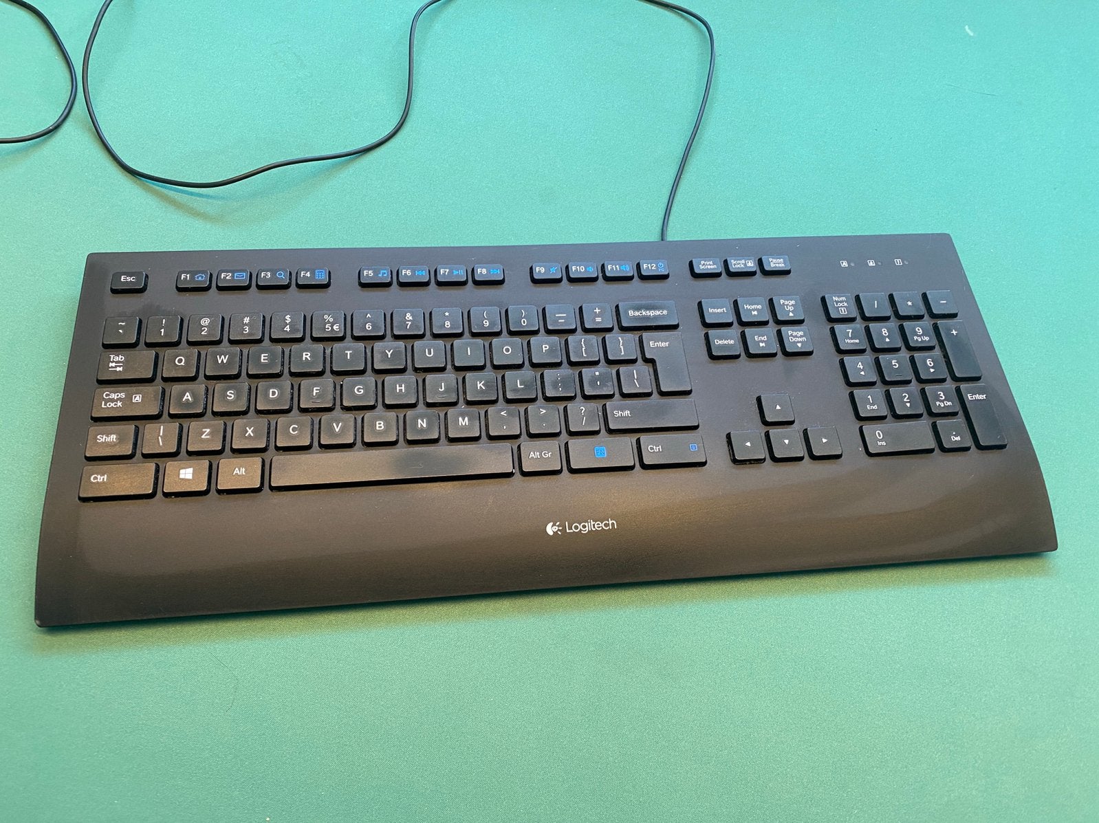 logitech k280e toetsenbord, Computers en Software, Toetsenborden, Gebruikt, Ophalen of Verzenden, Qwerty, Plug-and-play