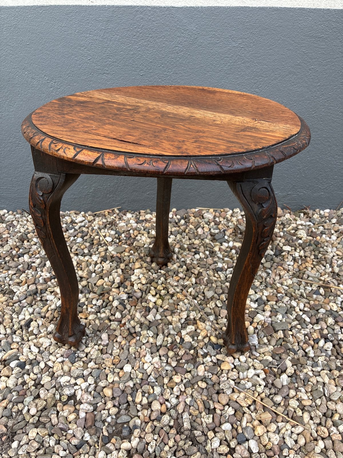 Antieke houten bijzettafel met sierlijke poten, Ophalen of Verzenden