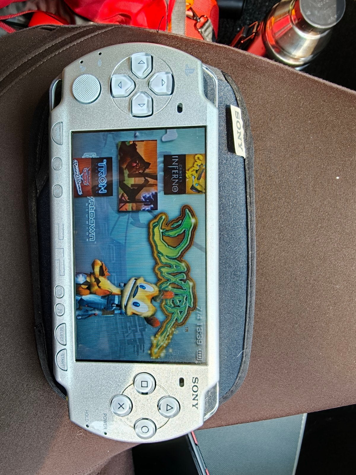 PSP Slim (zilver) - evt met 128GB sd met 300+ games, Spelcomputers en Games, Spelcomputers | Sony PSP, Ophalen of Verzenden, Gebruikt