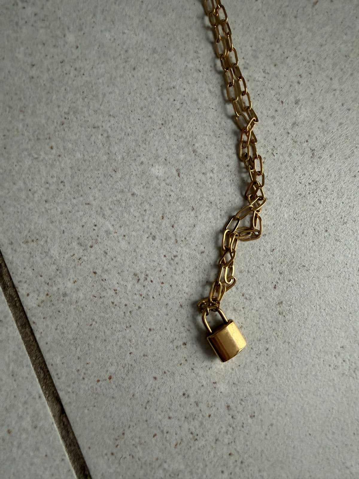 Yehwang ketting met slotje - Goudkleurig, Sieraden, Tassen en Uiterlijk, Ophalen of Verzenden, Zo goed als nieuw, Goud, Overige materialen