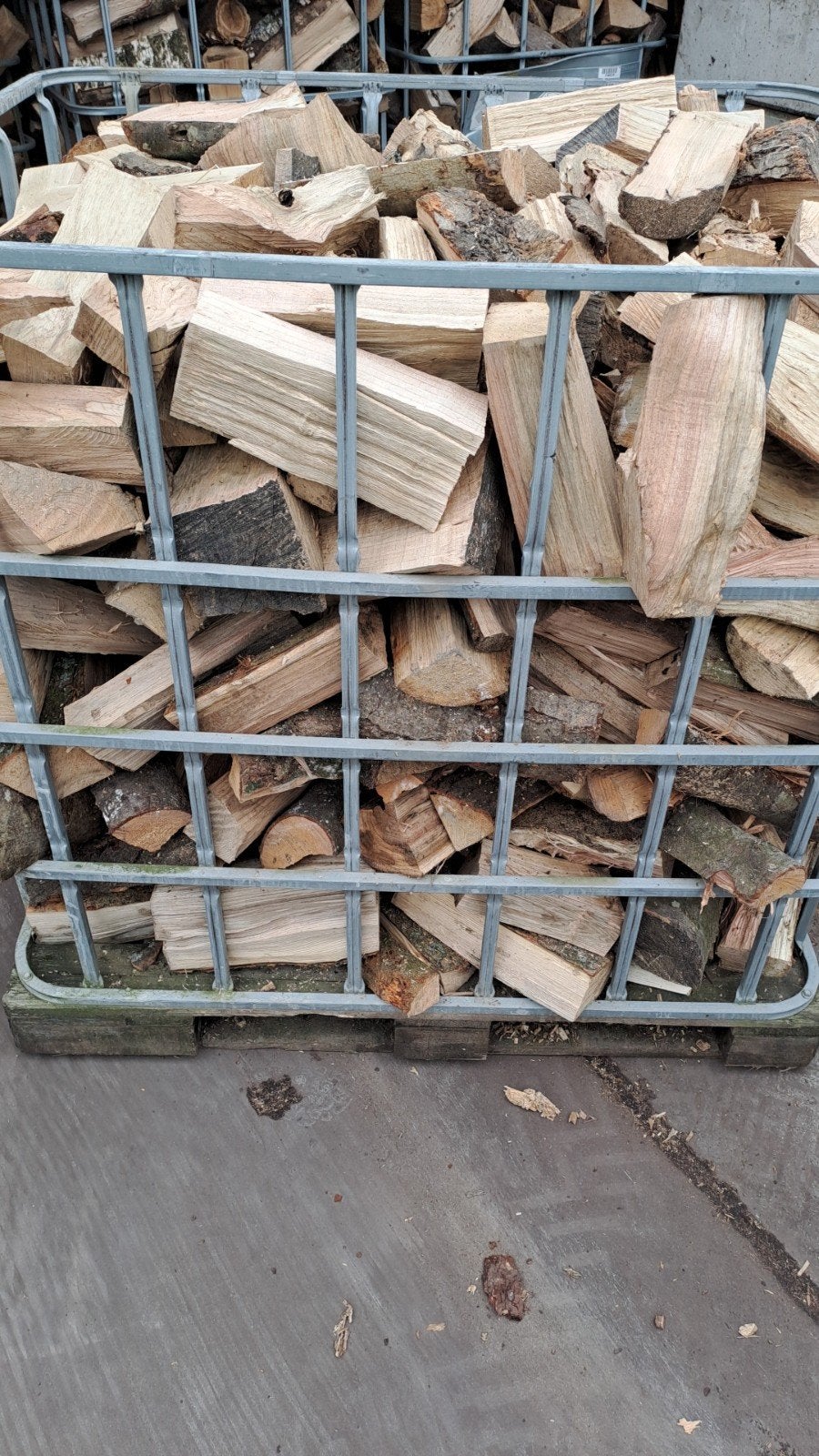 ESSEN HOUT DROOG 3,6 KUUB  €420 OPHALEN, 3 tot 6 m³, Ophalen, Essenhout, Blokken