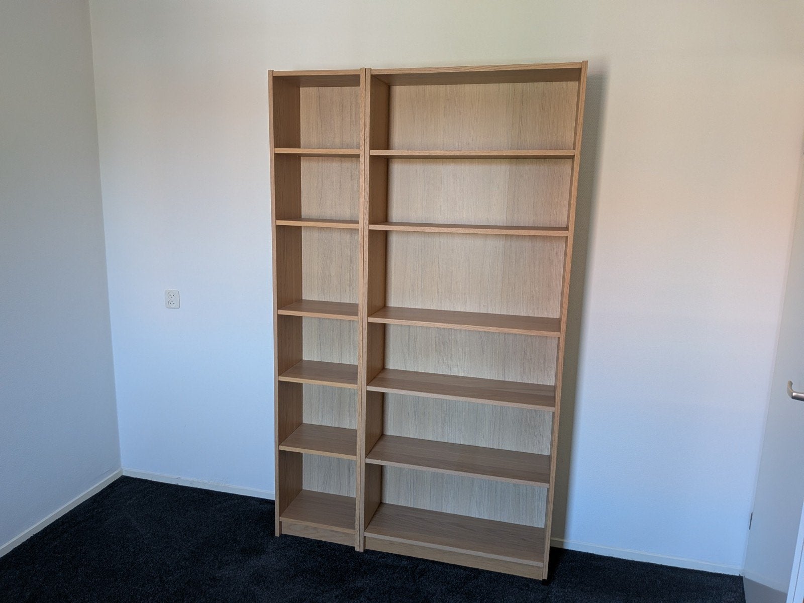 Twee nette Billy boekenkasten, eikenpatroon, Ophalen, Met plank(en), Gebruikt, Modern, functioneel